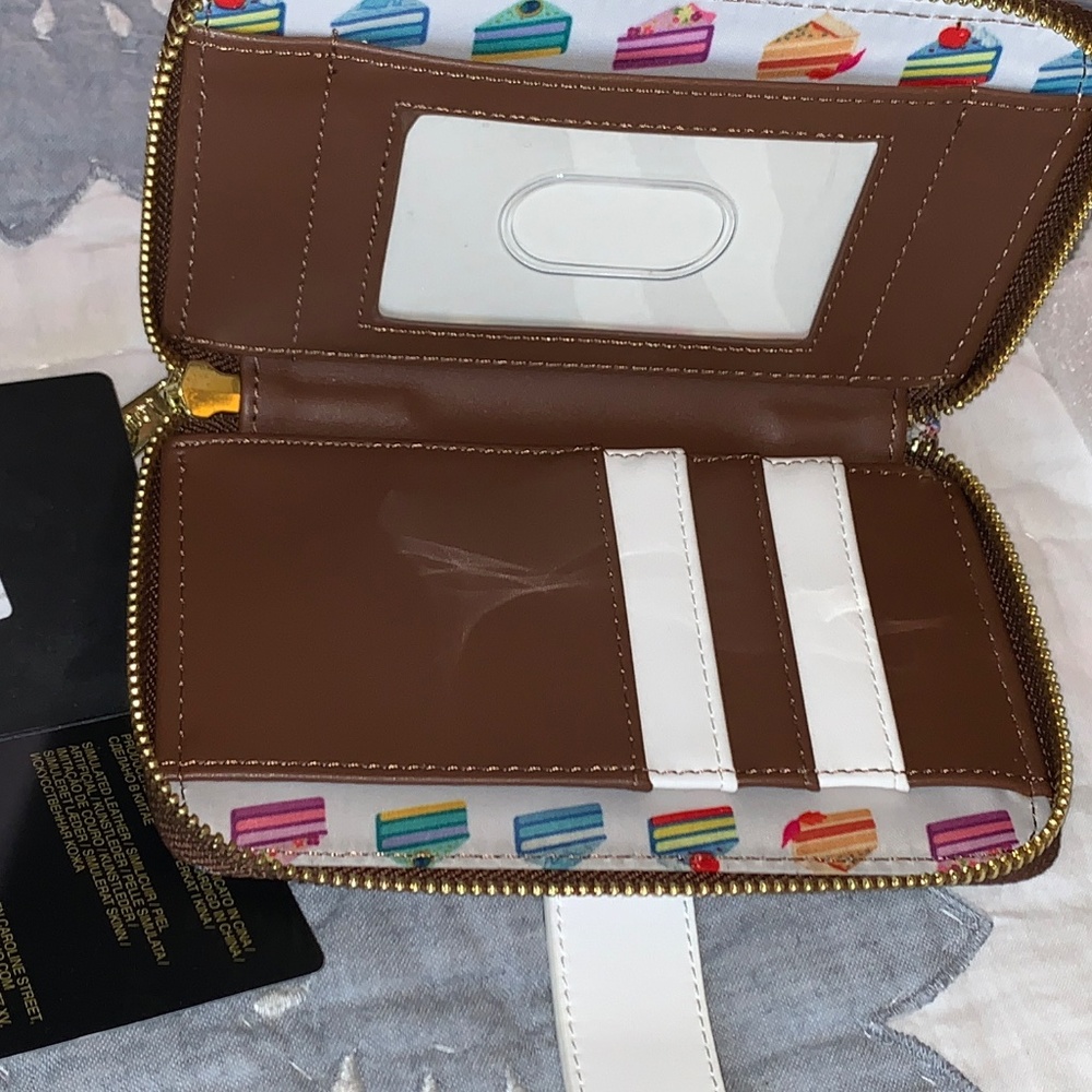 Loungefly Disney Princess - Cakes "Icing on the Cake" Wallet 🍰 - Picture 9 of 9